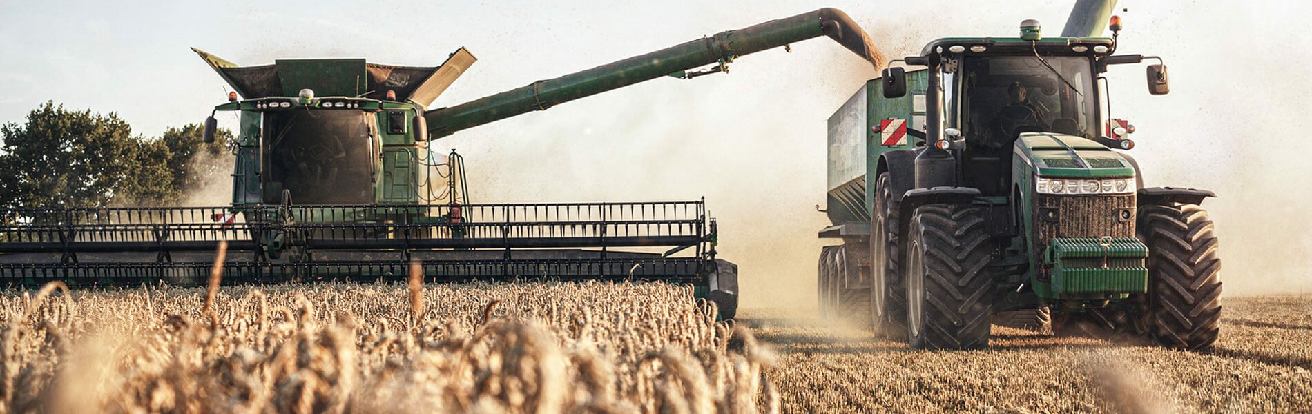 Air conditioning for tractors and agricultural machines